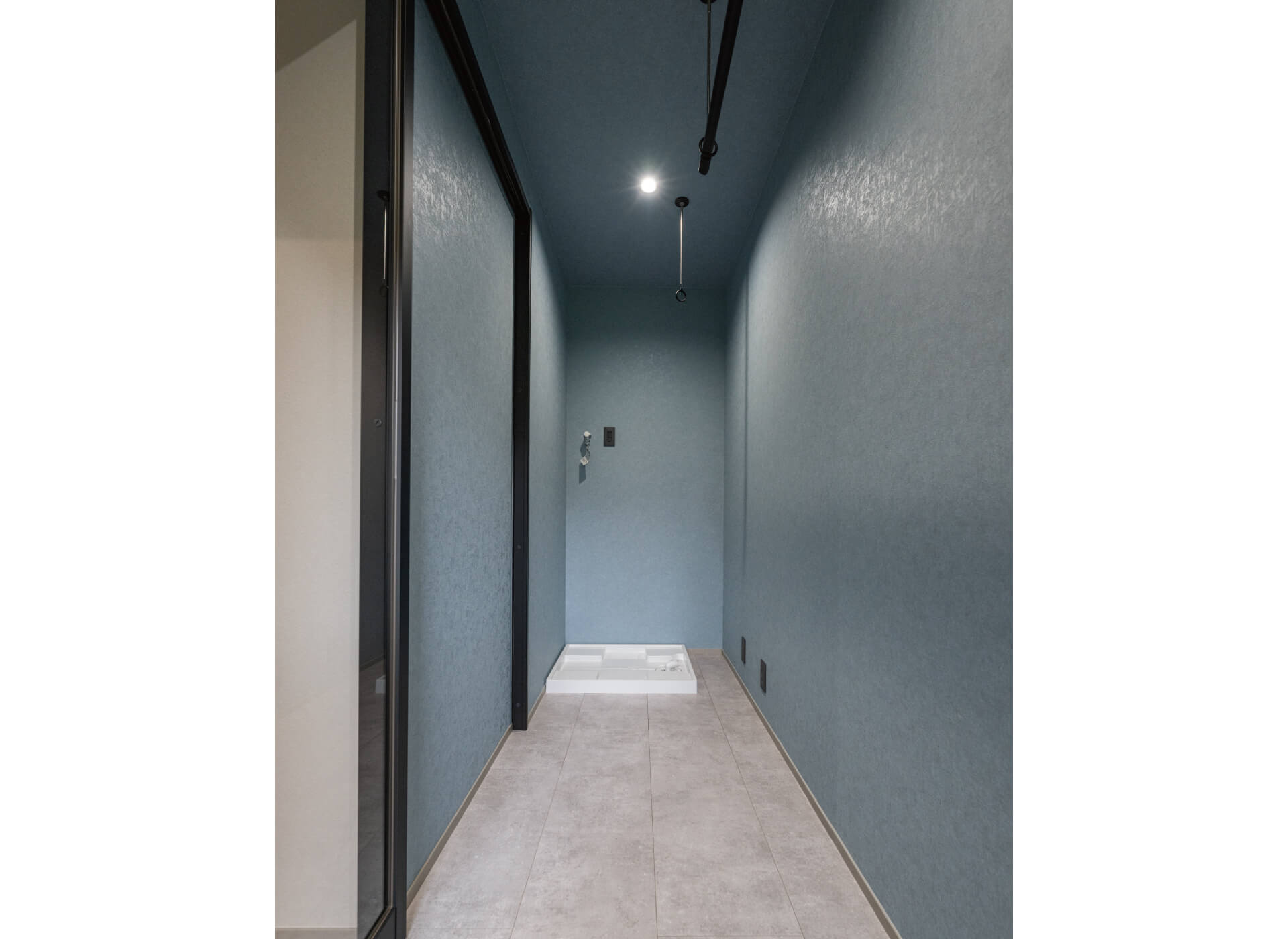 LAUNDRY SPACE