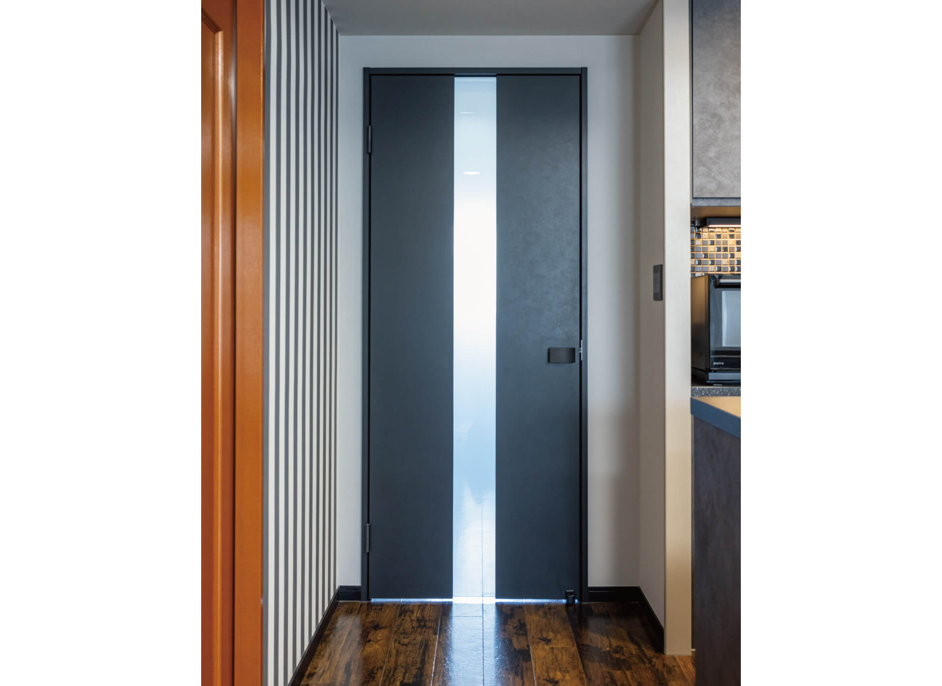 LIVING DOOR